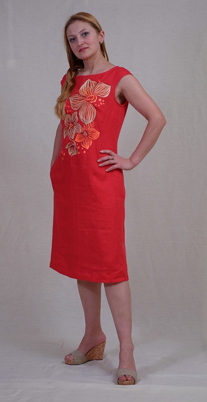 Платье льняное красное с вышивкой "Вальс цветов"